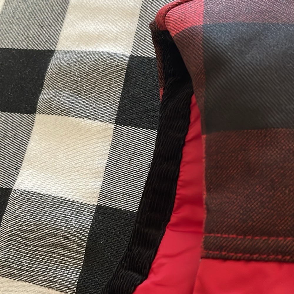 Eddie Bauer Red Black Buffalo Checkered Quilted Puffer Vest Size Medium Pockets - Picture 14 of 15